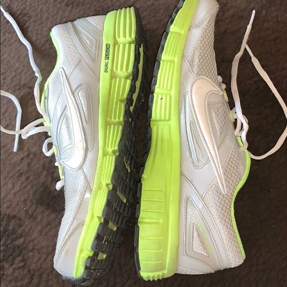 EUC WOMEN’S 11.5 NIKE DUAL FUSION ST TENNIS SHOES - Picture 1 of 7